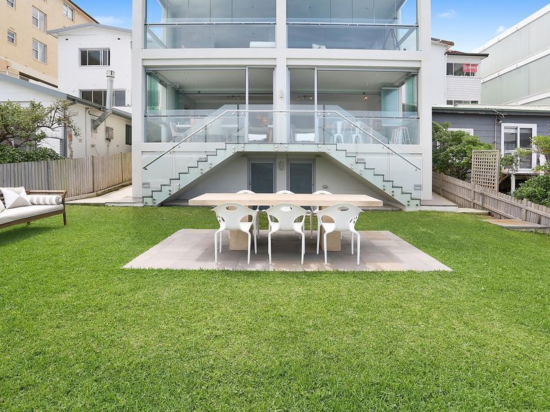 Absolute beach front apartment!!! 8