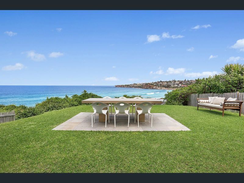 Absolute beach front apartment!!! 9