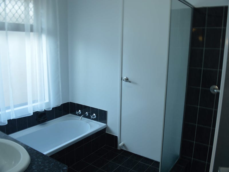 Stylish home close to transport, 8