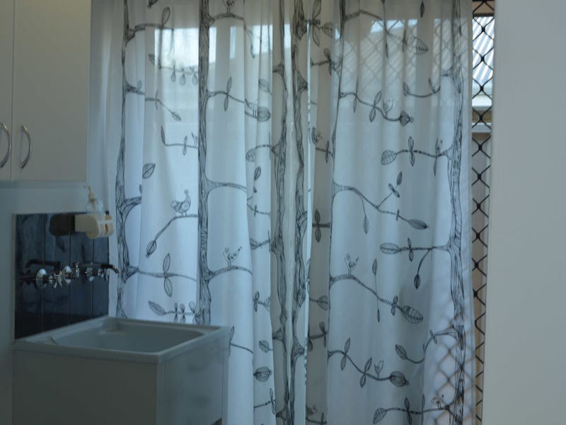 Stylish home close to transport, 9