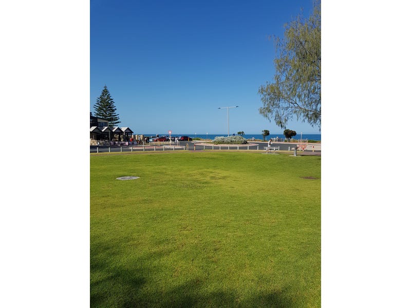 Luxury Unit in Burns Beach 5