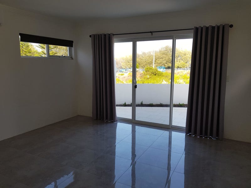 Luxury Unit in Burns Beach 6