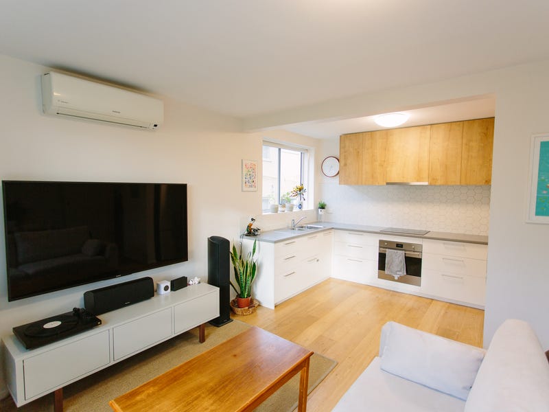 FULLY FURNISHED ONE-OF-A-KIND SUNNY APARTMENT 3
