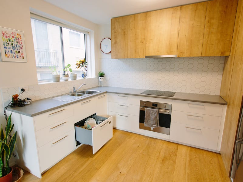 FULLY FURNISHED ONE-OF-A-KIND SUNNY APARTMENT 4