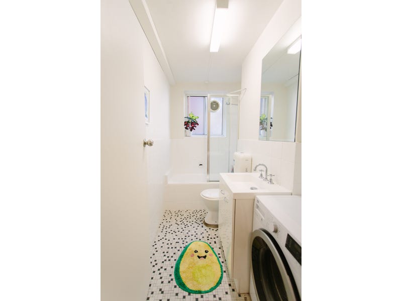 FULLY FURNISHED ONE-OF-A-KIND SUNNY APARTMENT 8