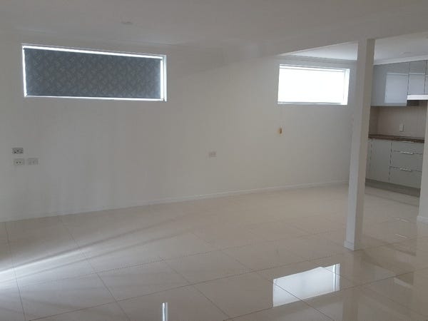 Newly Renovated 2 Kitchen + 3