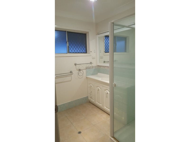 Newly Renovated 2 Kitchen + 12