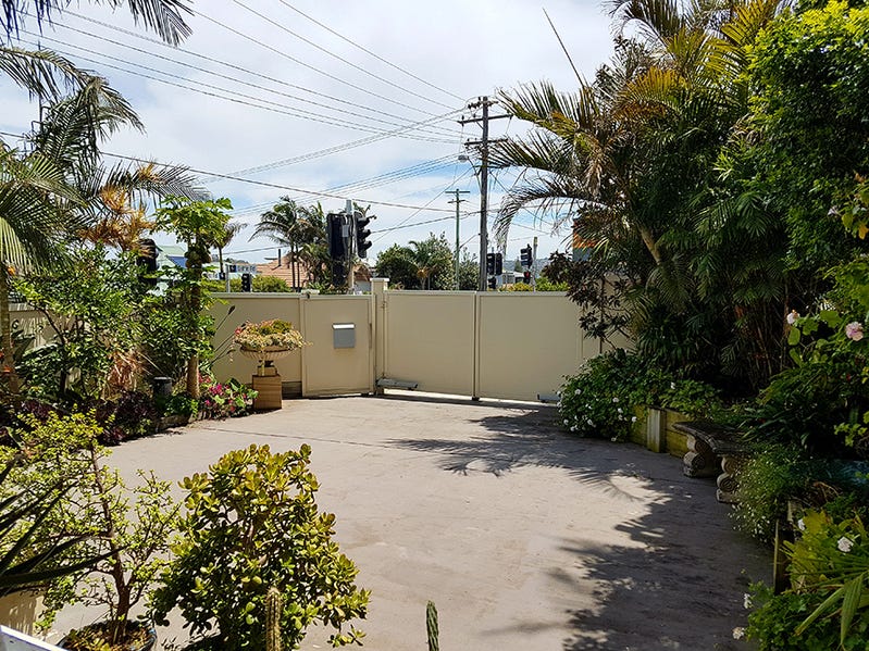 NORTH CURL CURL, BEACHSIDE, GARDEN 2