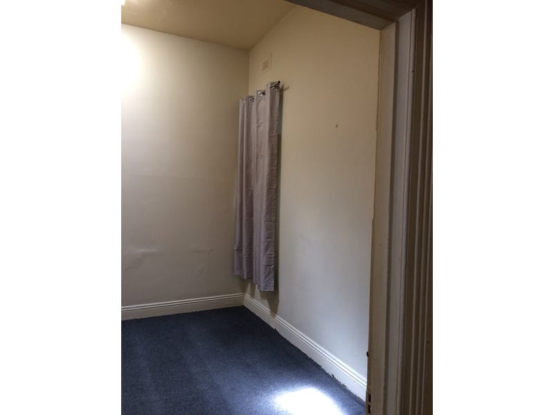 Two bedrrom, clean house close 3