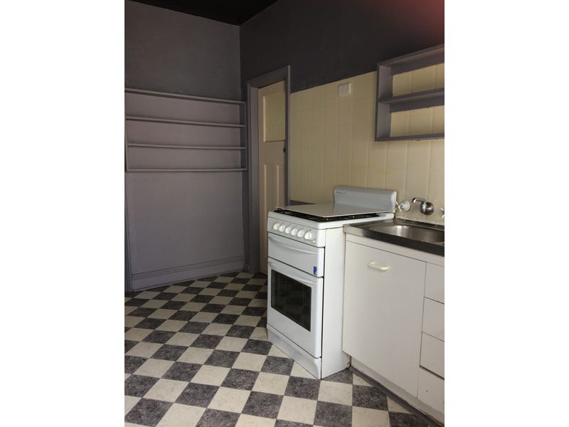 Two bedrrom, clean house close 6