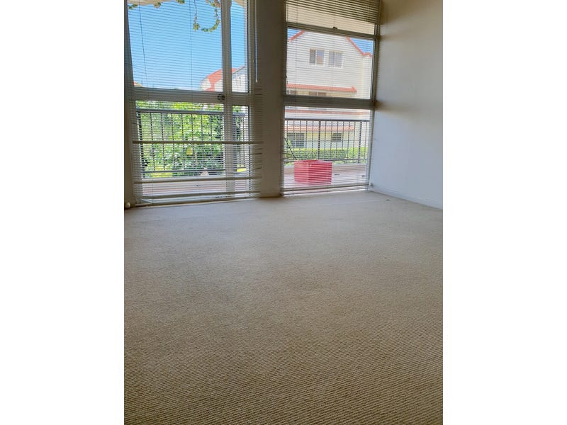 FIRST WEEKS RENT FREE. This 16