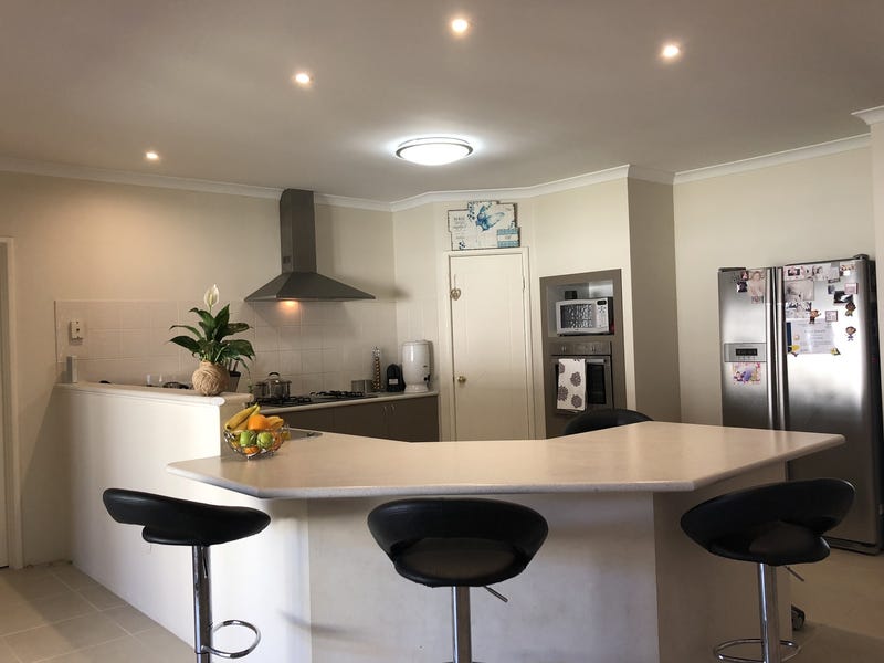 Spacious Home 4 Large Bedrooms 2
