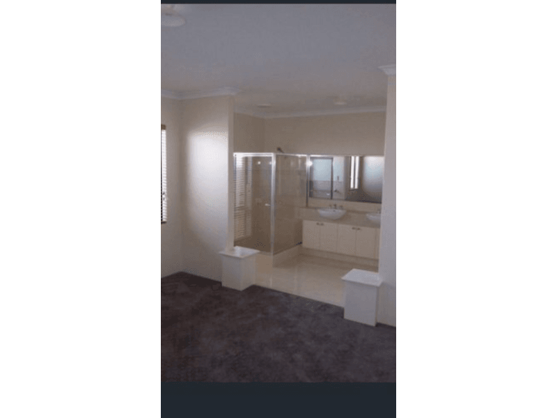 Spacious Home 4 Large Bedrooms 6