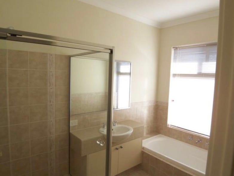 Spacious Home 4 Large Bedrooms 7