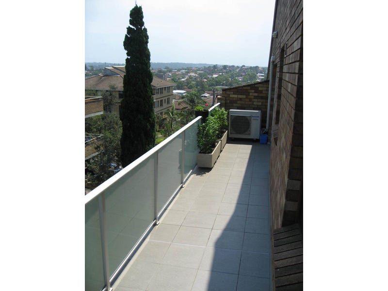 TOP FLOOR GEM, PRIME LOCATION- 7