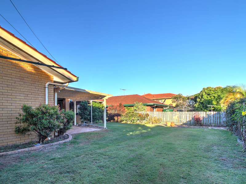 LEASED- RENOVATED 3 BEDROOM FAMILY 16