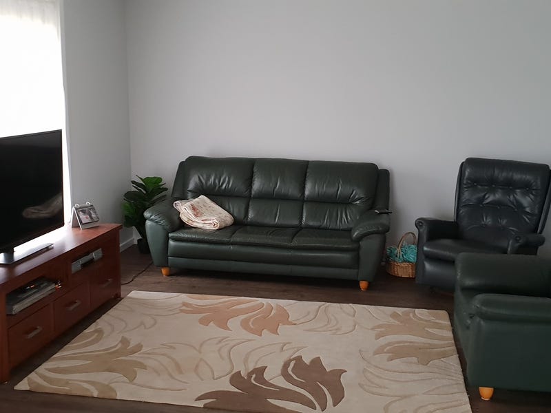 PORT FAIRY CENTRAL SPACIOUS 2 BEDROOM UNIT FULLY RENOVATED BATH SHOWER 3 LIVING AREA