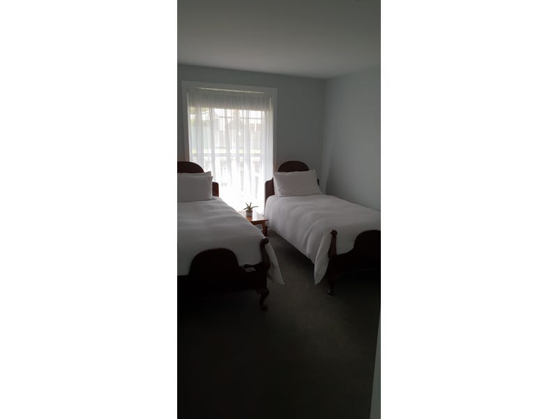PORT FAIRY CENTRAL SPACIOUS 2 4