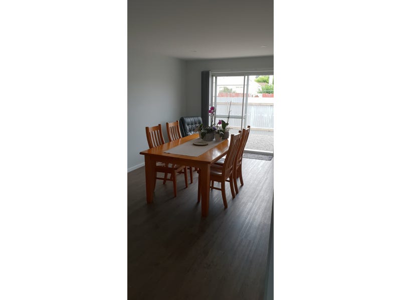 PORT FAIRY CENTRAL SPACIOUS 2 7
