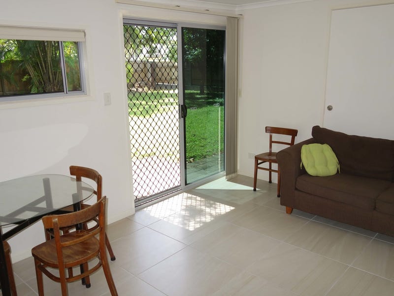 EDGE HILL, partly-furnished apartment