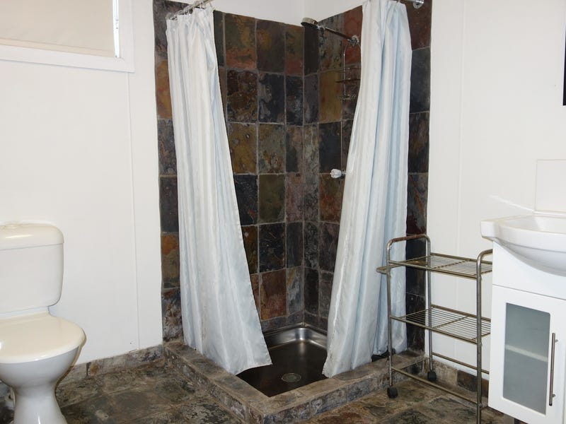 EDGE HILL, partly-furnished apartment 2