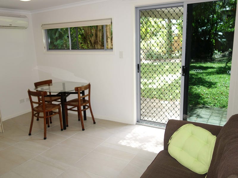 EDGE HILL, partly-furnished apartment 5