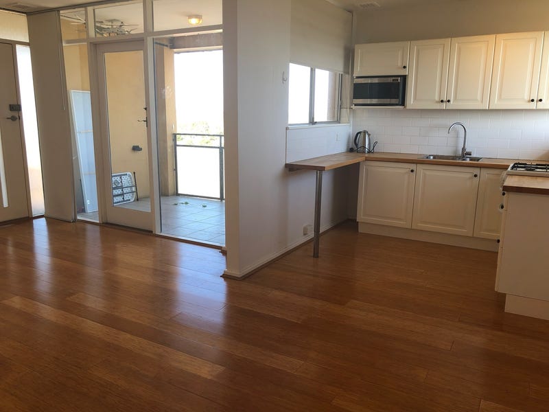 Bright 2 bedroom unit with balcony and views
