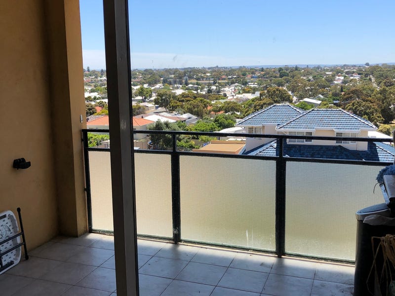 Bright 2 bedroom unit with 4