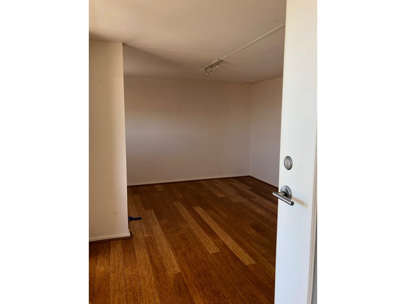 Bright 2 bedroom unit with 8