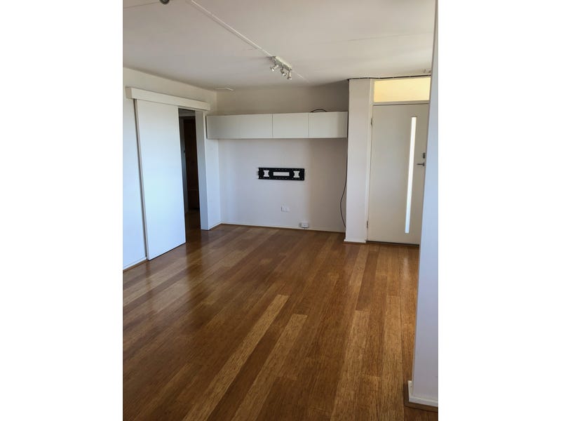 Bright 2 bedroom unit with 10