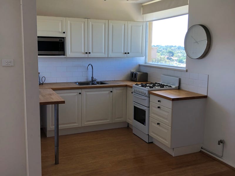 Bright 2 bedroom unit with 11