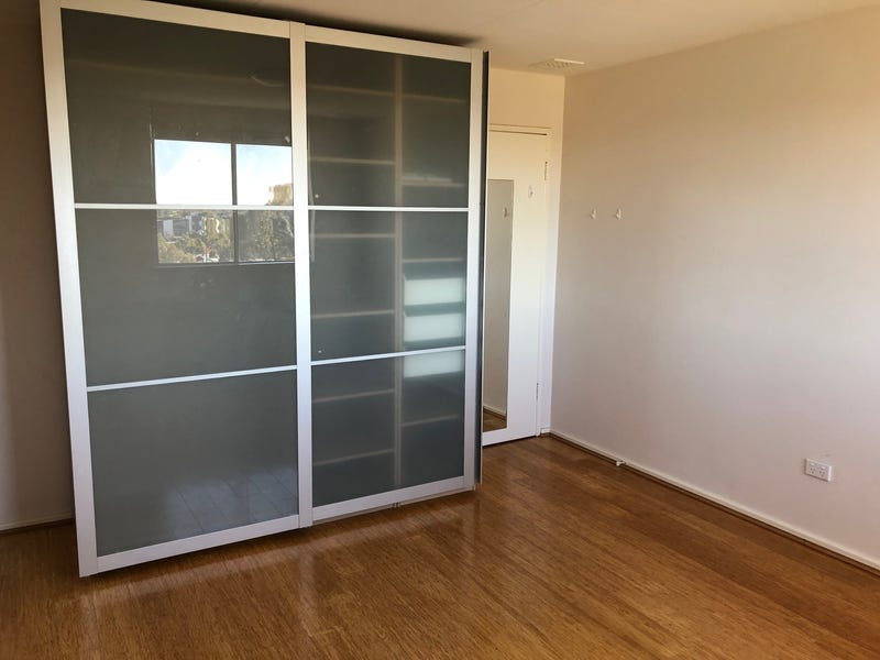 Bright 2 bedroom unit with 14