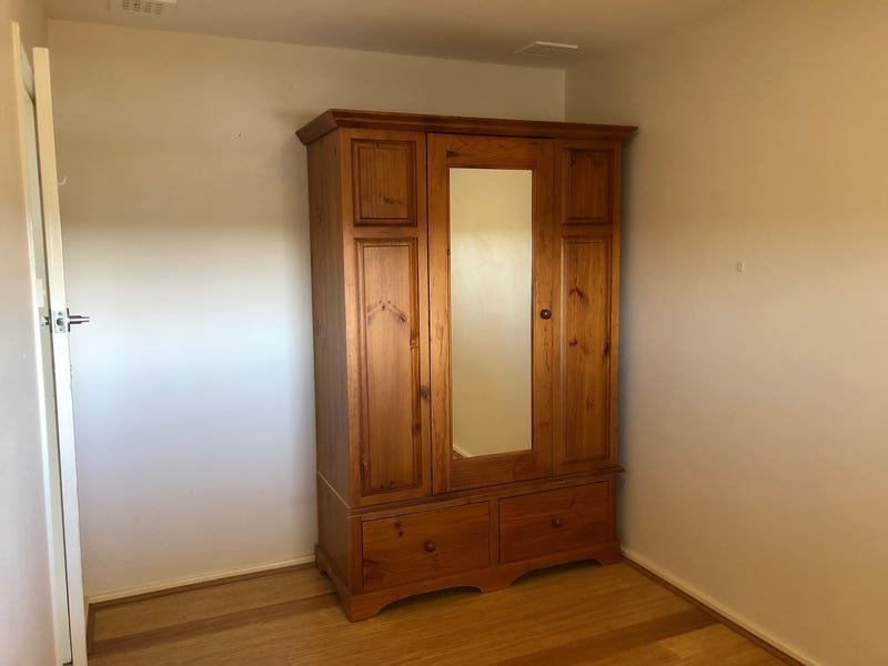 Bright 2 bedroom unit with 17
