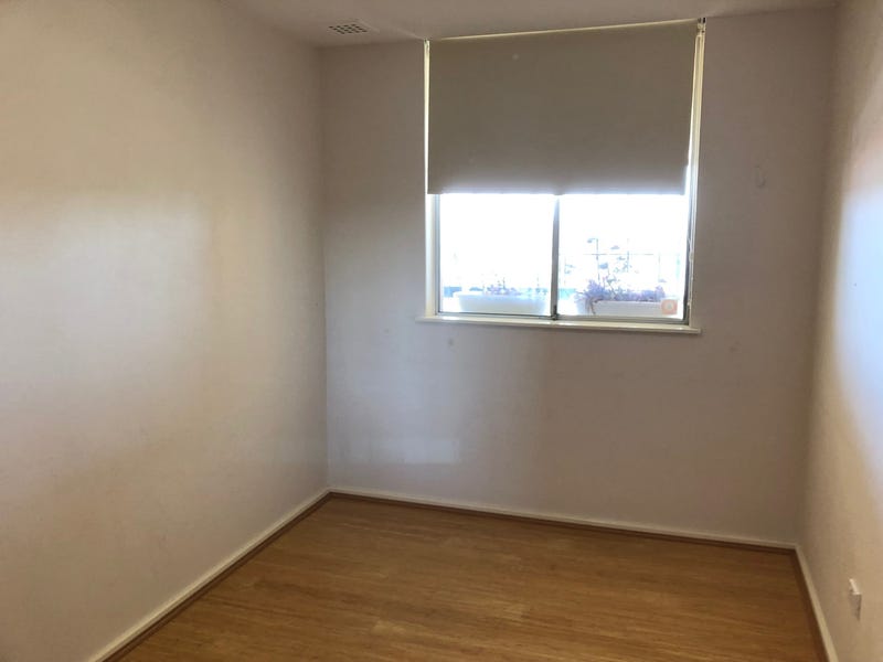 Bright 2 bedroom unit with 18