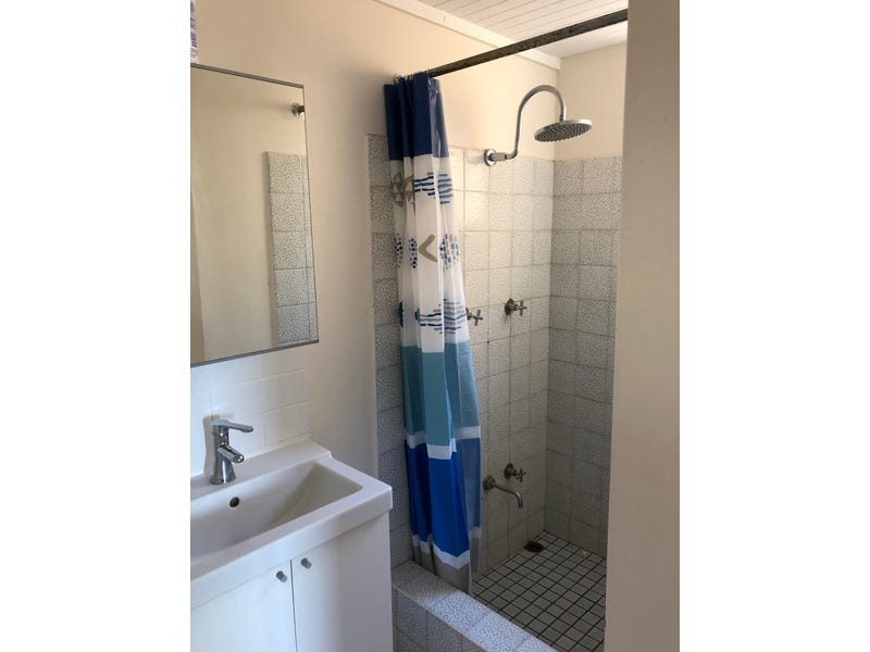 Bright 2 bedroom unit with 19
