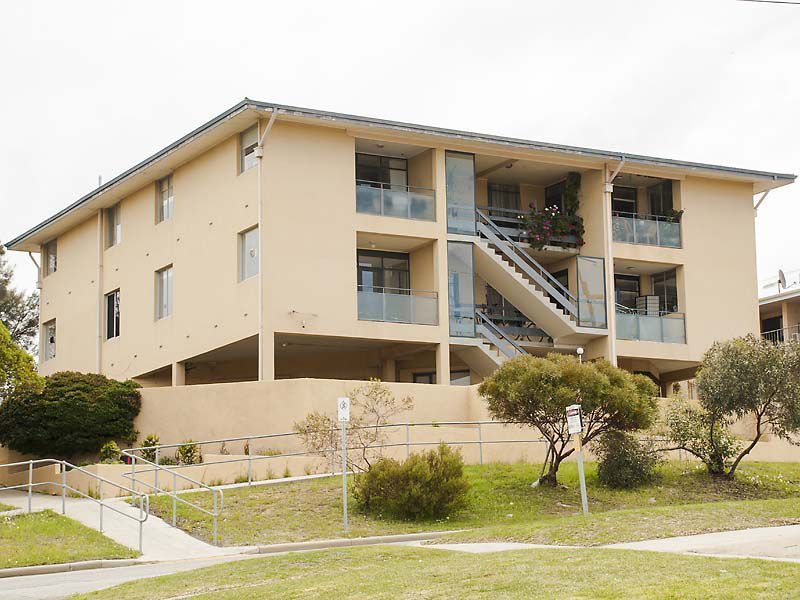 Bright 2 bedroom unit with 21