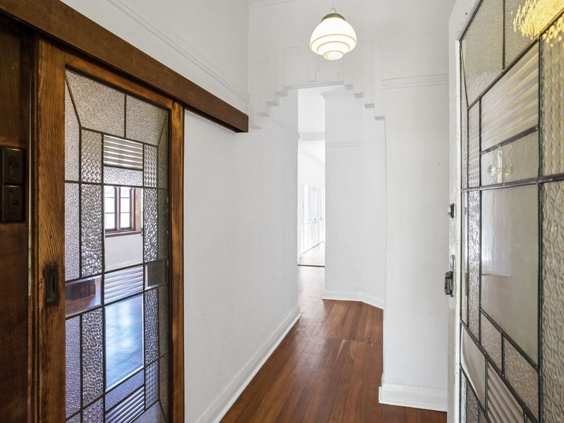 Large Family Home – Charming 6