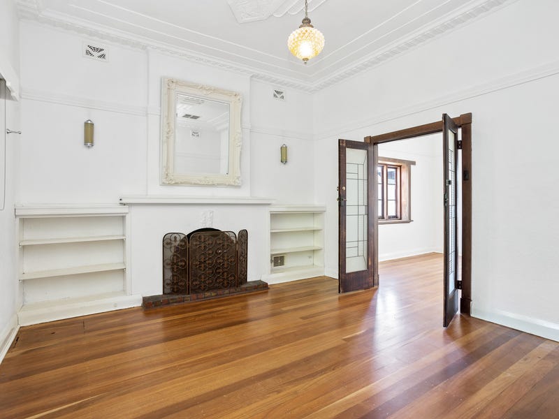 Large Family Home – Charming 11