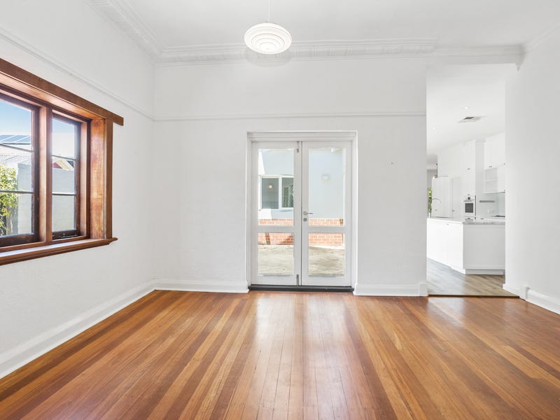 Large Family Home – Charming 12