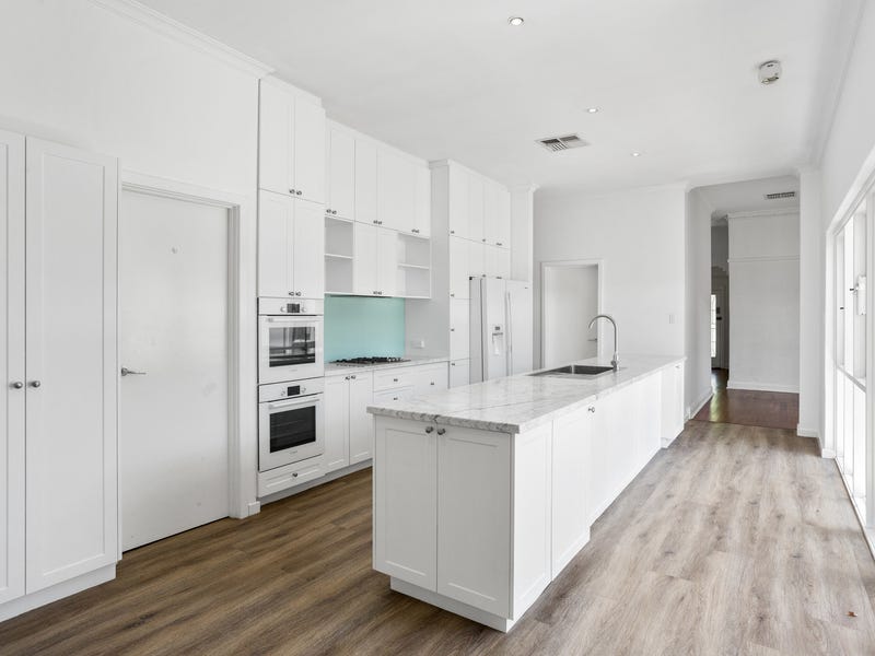 Large Family Home – Charming 15