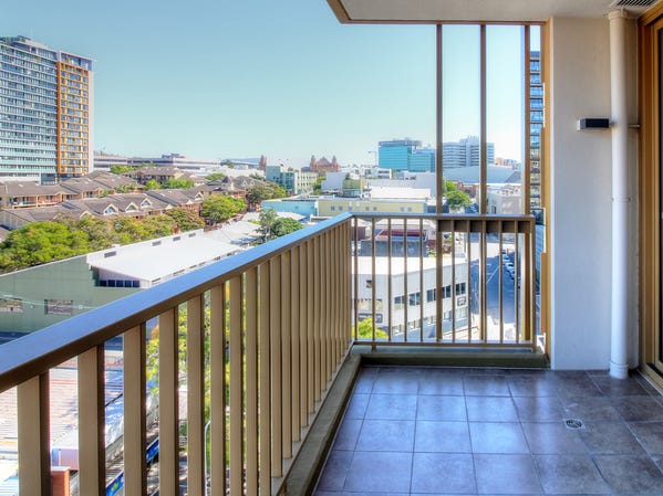 1 Bedroom Great location and Views to City