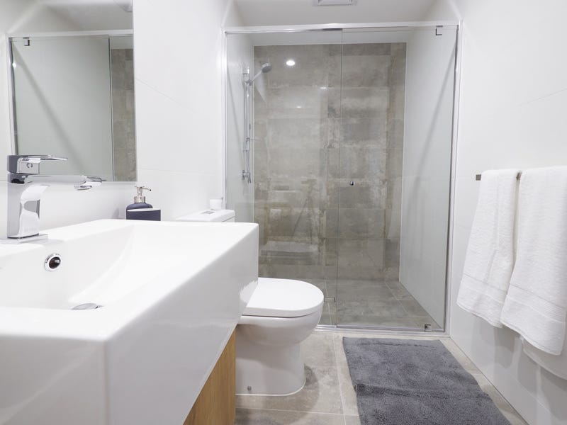 FULLY FURNISHED $470 PER WEEK 6