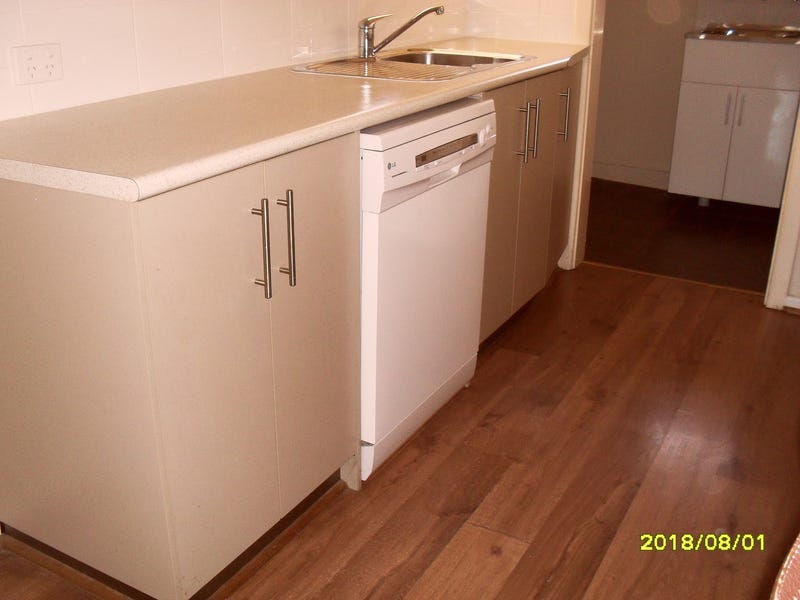 Modern Unit with Sea Views 4