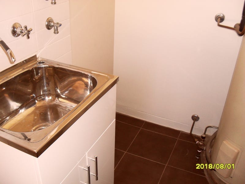 Modern Unit with Sea Views 7