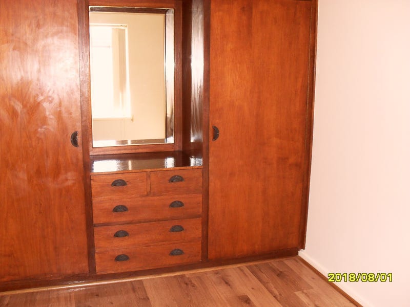Modern Unit with Sea Views 8