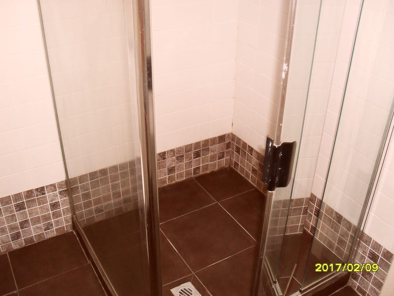 Modern Unit with Sea Views 10