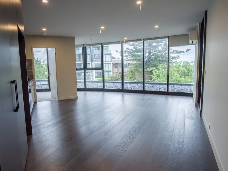 2 bed 2 bath with study/kids bedroom