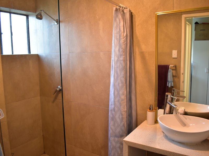 2 Bedroom Unit in Como 4