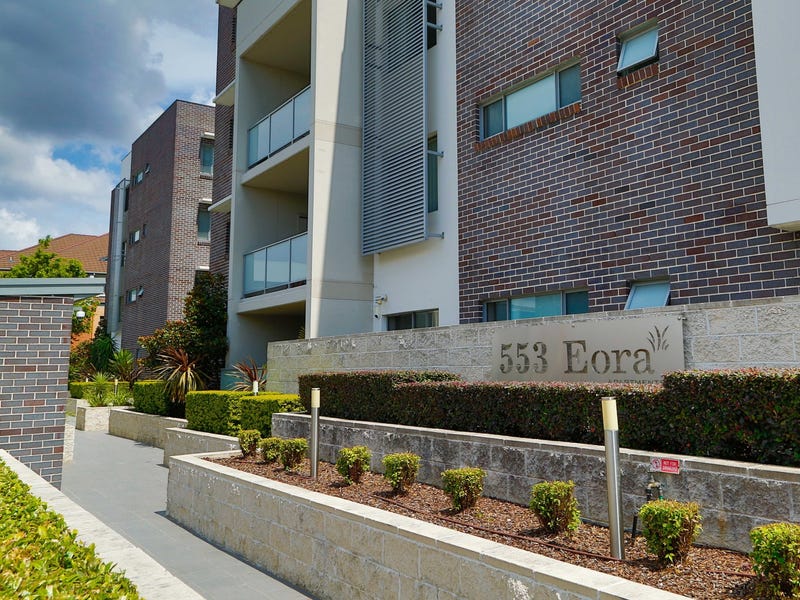 Modern oasis in convenient locale 4
