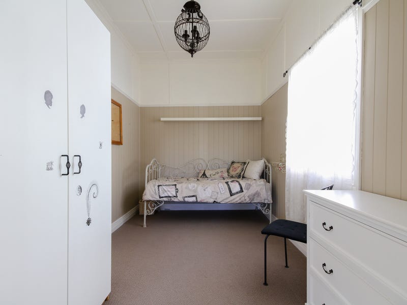Charming cottage in quiet street, 9